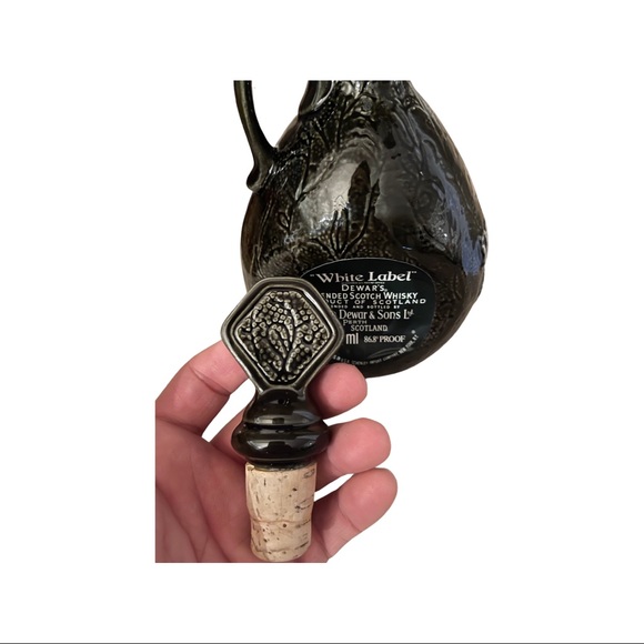 Dewars Whiskey Vintage Collectible Decanter (EMPTY) - Picture 5 of 5